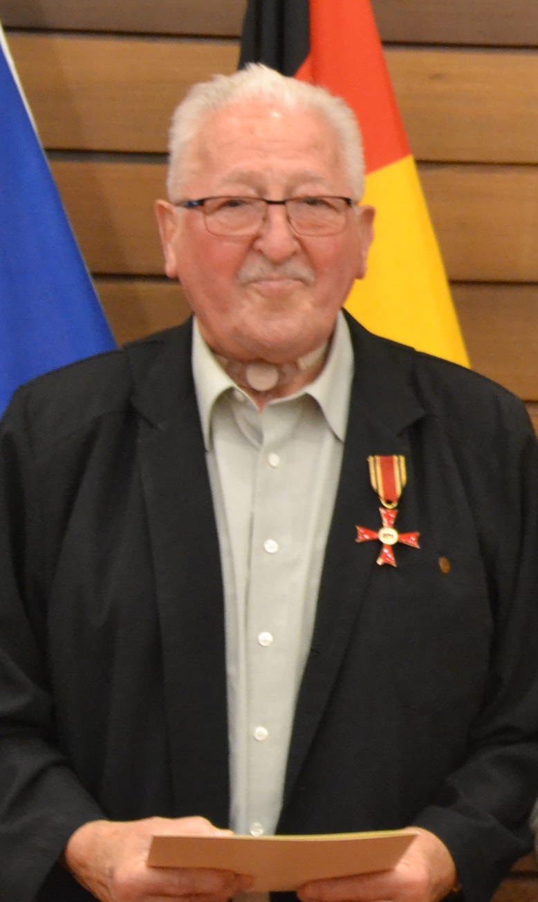 Josef_Kau_Trger_des_BVK_am_Bande